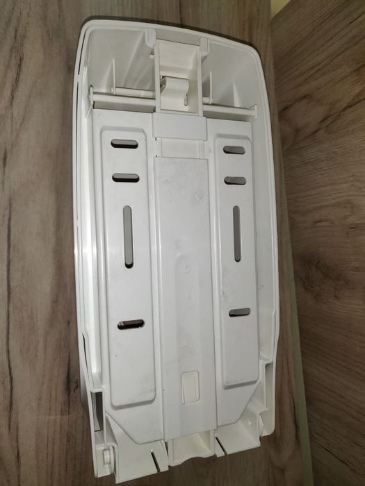 Dispensere de perete pt. servetele pliate si pt hartie igienica