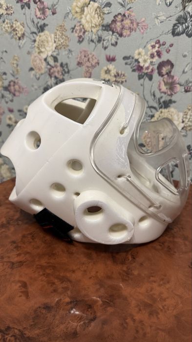 Продам шлем для таеквондо б/у