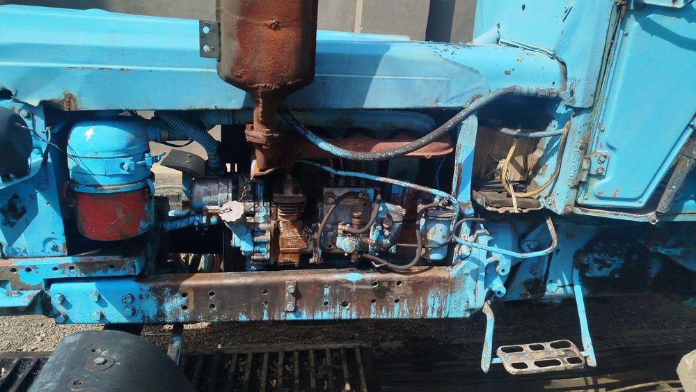 Traktor 28 sotiladi holati yaxshi