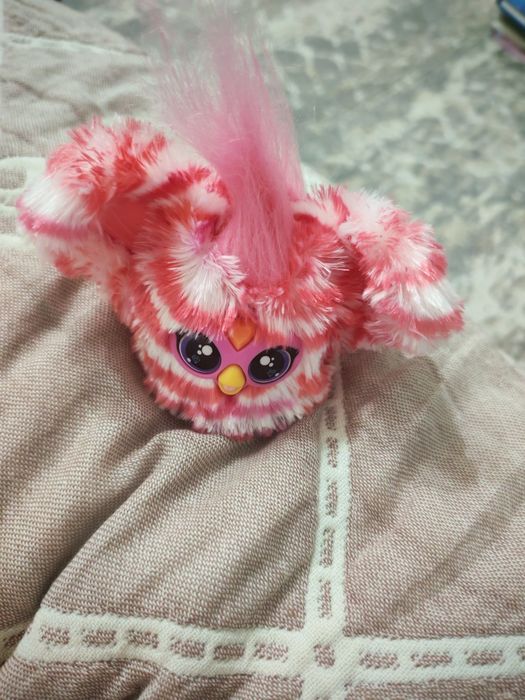 Продаю игрушку furby furblets