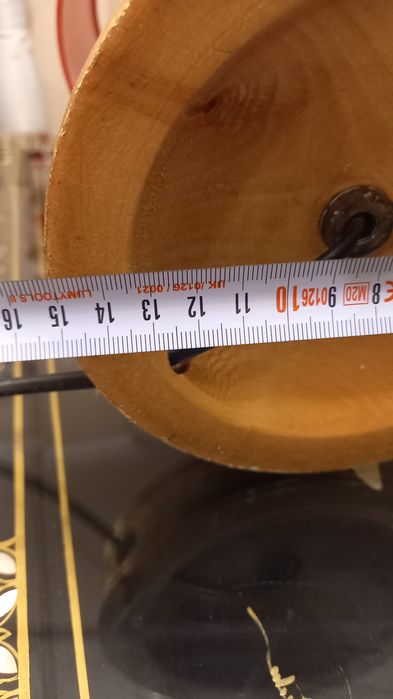 Veioză din lemn vechie restaurata cu foiță de aur.