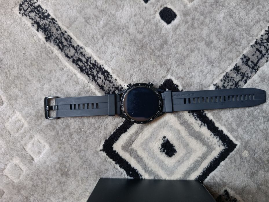 Продам смарт часы huawei GT 2