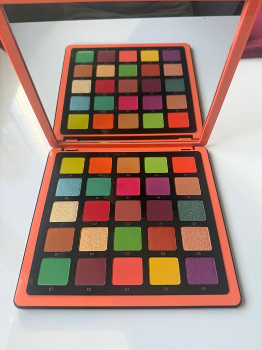 Anastasia Beverly Hills Norvina pro pigment palette vol 3