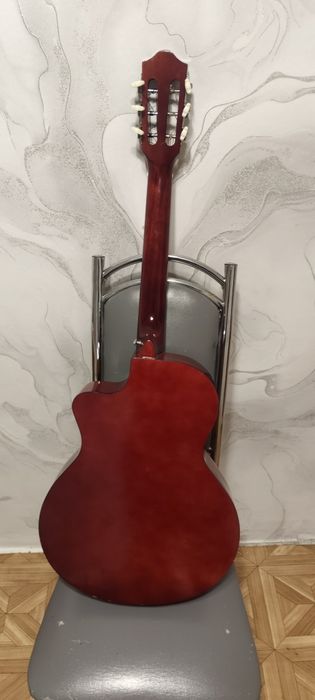 Продам классическую гитару