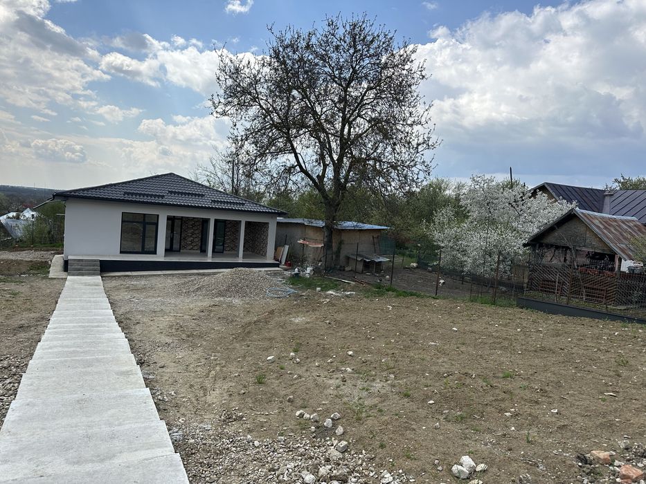 Casa de vanzare in Razvad