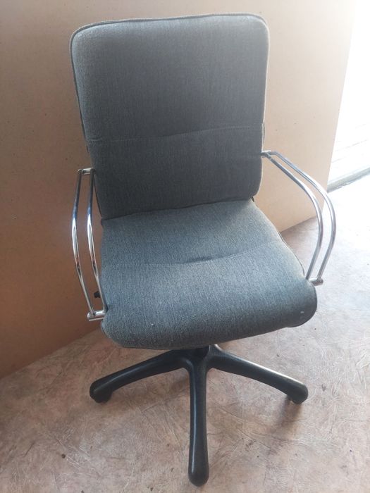 Продам кресло офисная