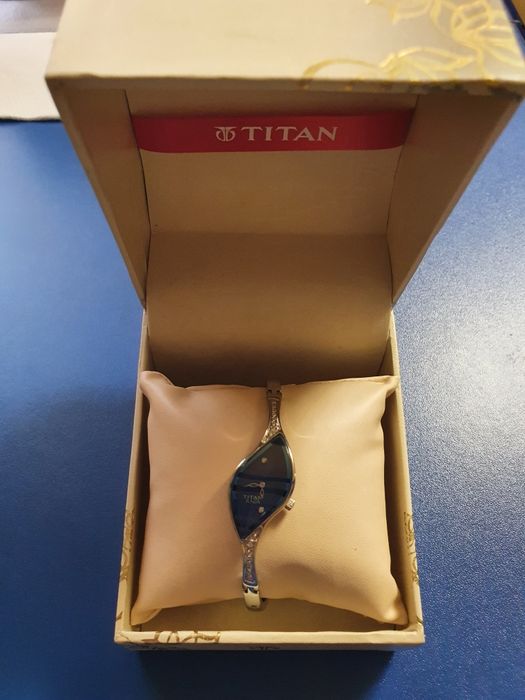 Ceas extrem de finut, nou-nouț, culoare albastra