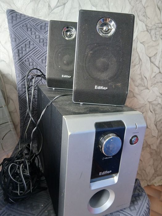 Продам сафбуфер.