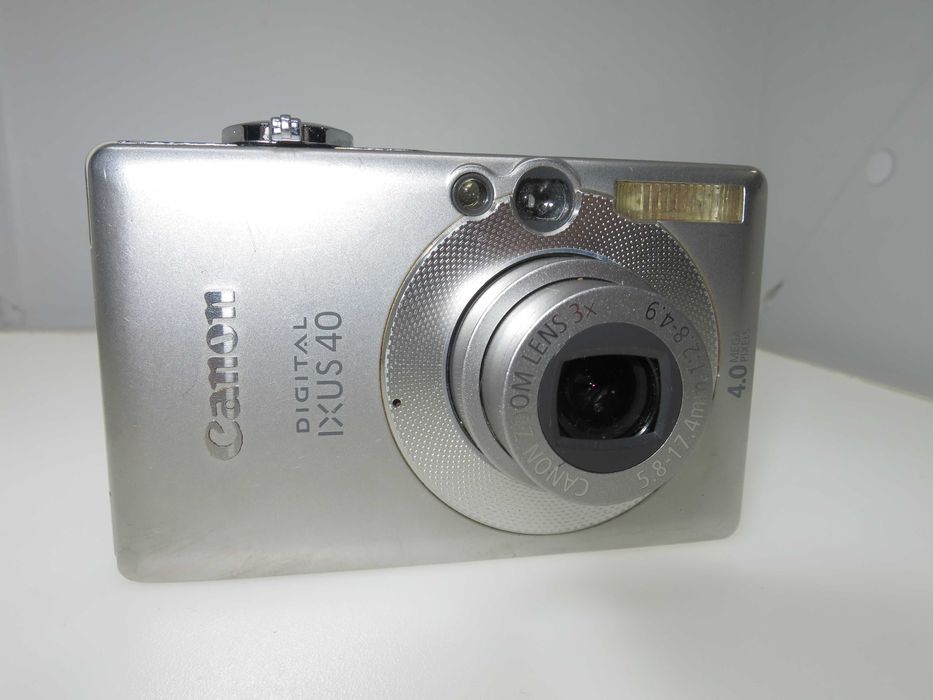 Canon IXUS 40 компактен фотоапарат цифрова камера работи отлично