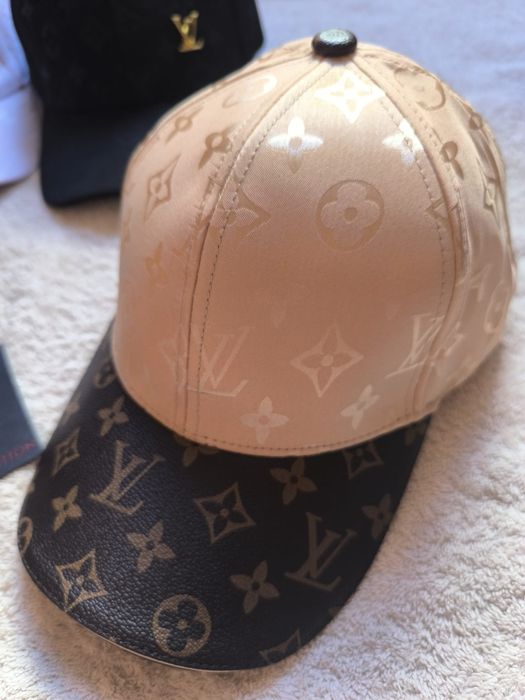 Дамски шапки различни модели