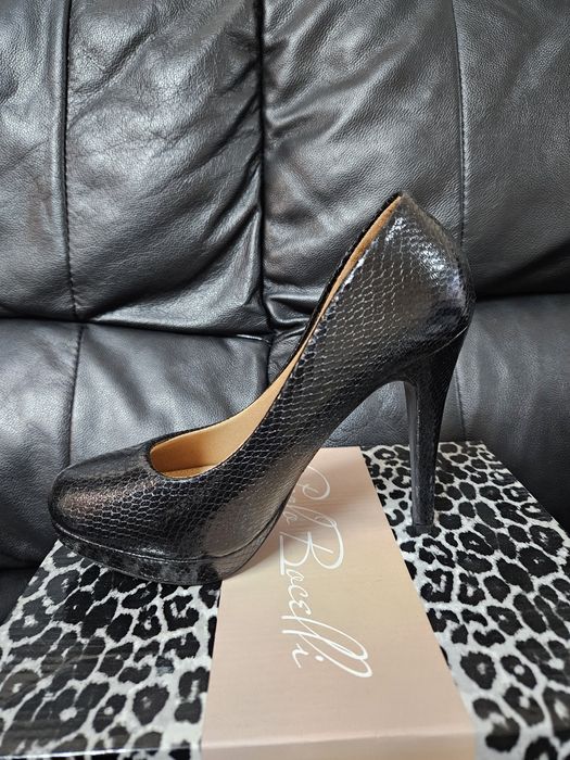 Дамски обувки с висок ток