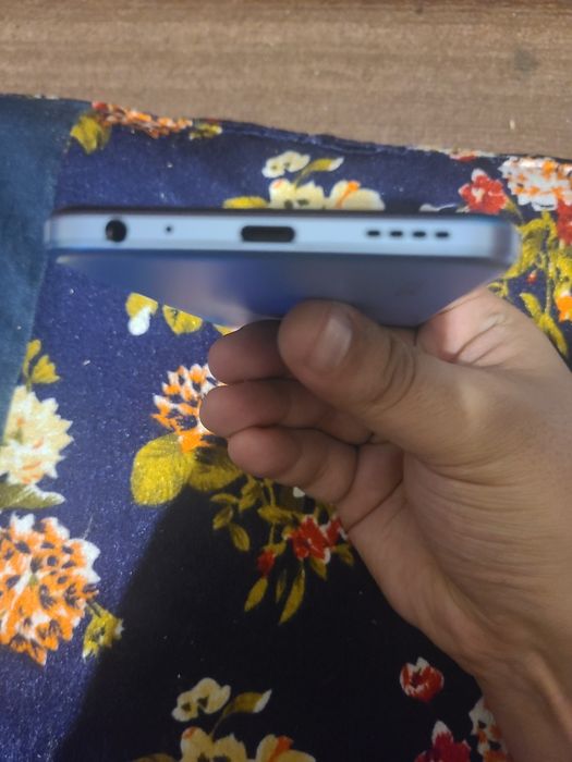 Vivo y33s 4/64 новый