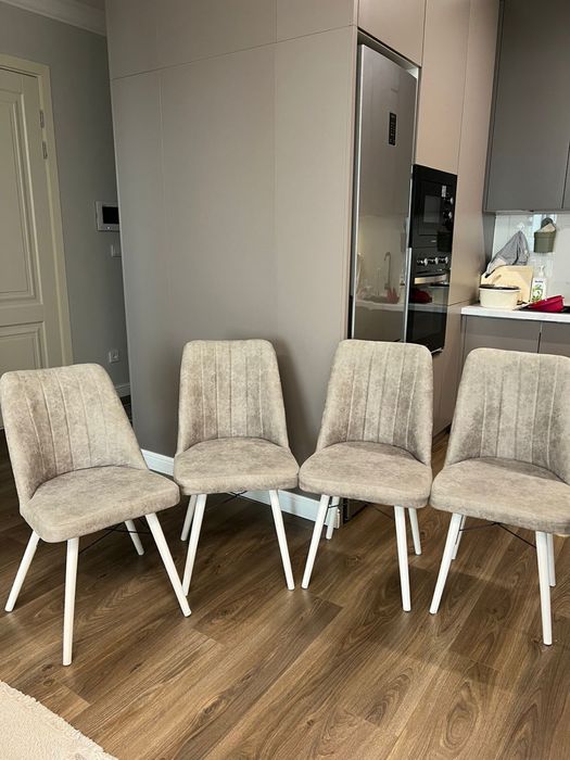 Стол со стульями срочно !