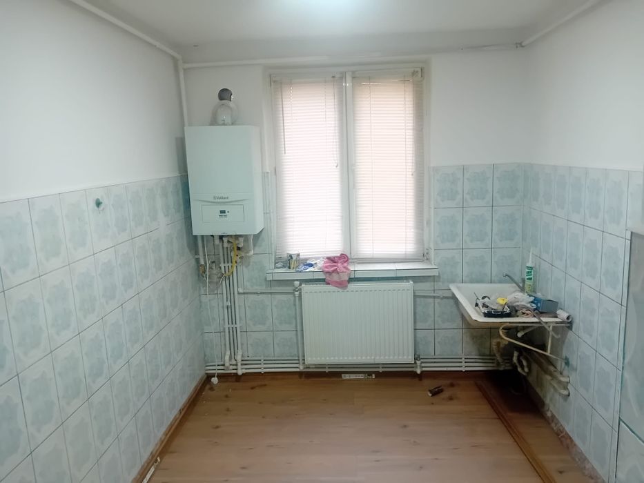 Ap 2 cam decomanda,2 bai,bradet,51mp,parter inalt,centrală termopane