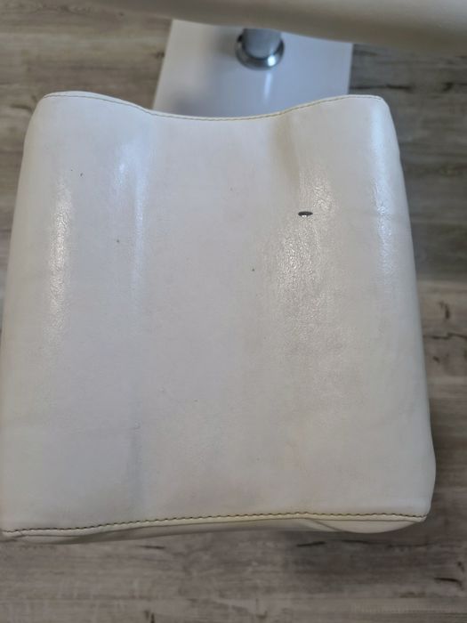 Scaun pentru pedichiura cu spătar fix