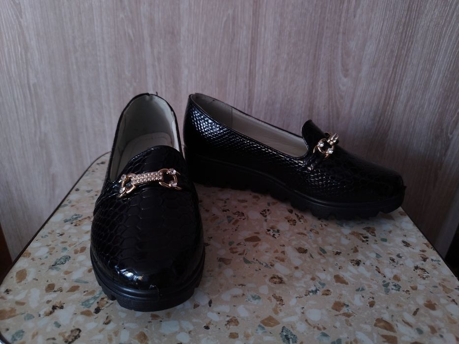 Продам туфли для девочки