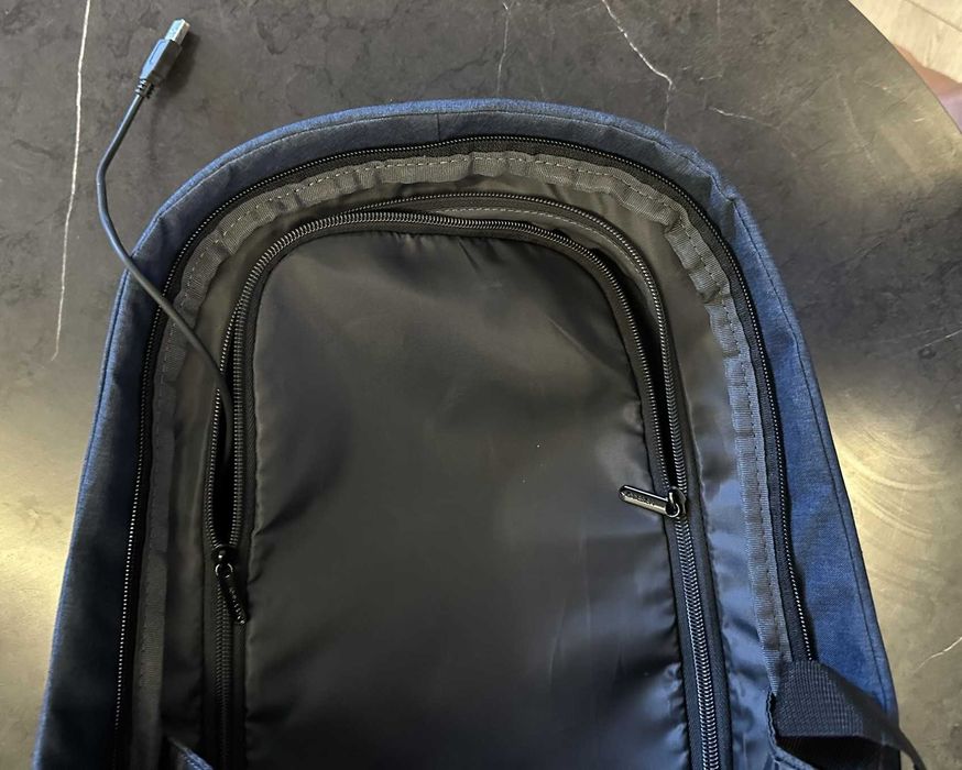 Ghiozdan antifurt XD Design laptop 13.3"