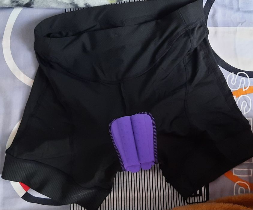 Pantaloni scurti de ciclism