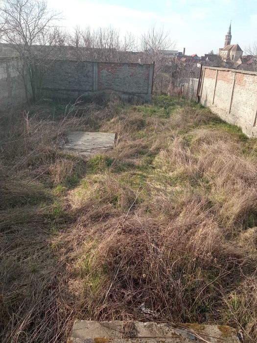 Vand  casa cu teren de 1400 mp direct de la proprietar