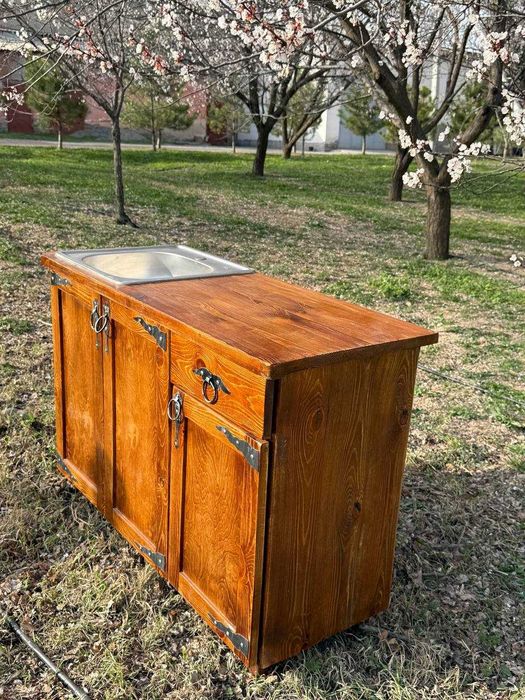 Комод под старину и стол круглый