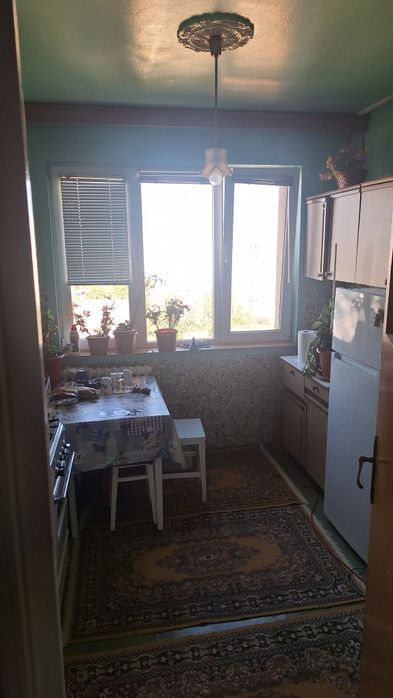 Vând apartament 3 camere zona Titan Auchan