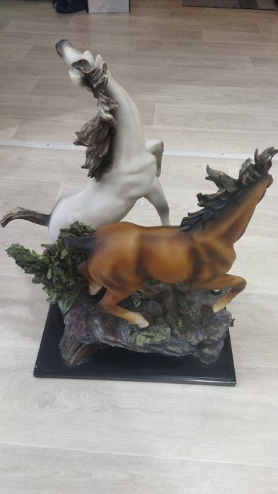 Статуэтка ручной работы. Цена 25000.