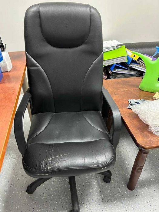 Кресло офисное черное