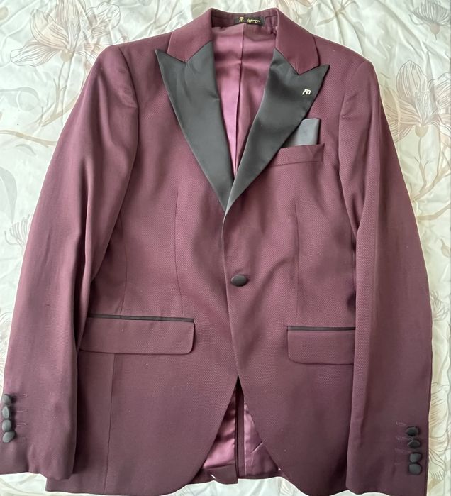 Абитуриентски костюм