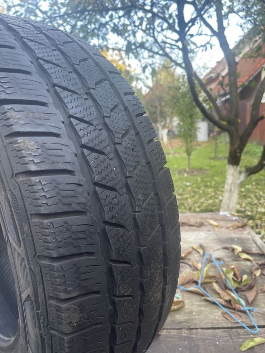 215/65 R16C Continental mixte