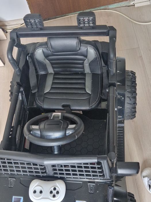 Vând mașinuță copii