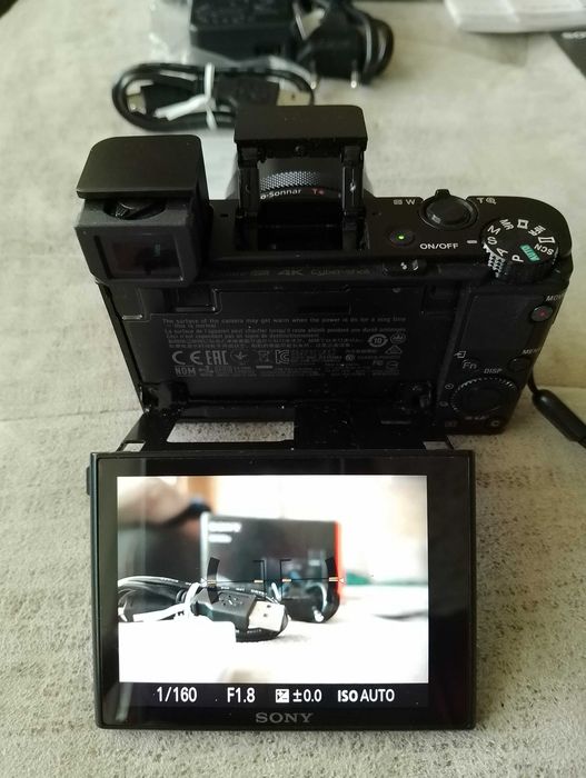 Sony DSC-RX100M4 с две оригинални батерии и фабрична окомплектовка