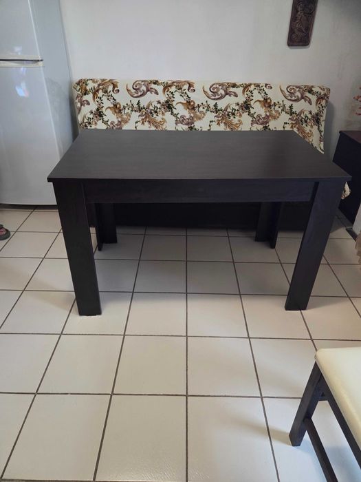 Продавам диван разтегателен и маса