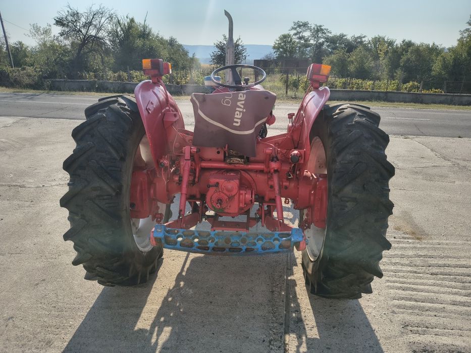 Vând 2 tractoare perfect funcționale