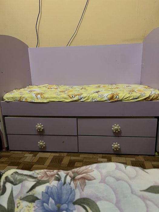 Бебша кошара с люлеещ механизъм