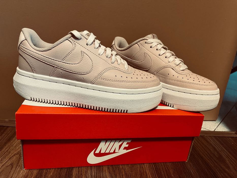 W NIKE Court vision alta ltr