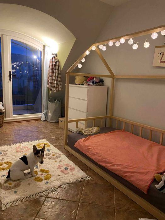 Дървено детско легло къщичка тип Монтесори 90×190.