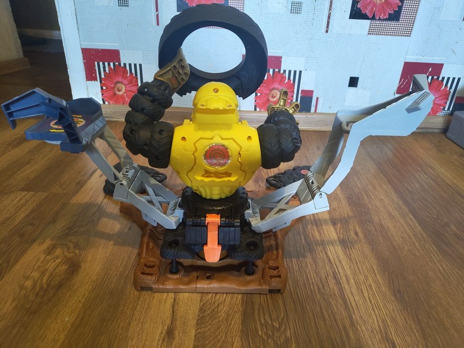Hot wheels Megarex vs Crashzilla