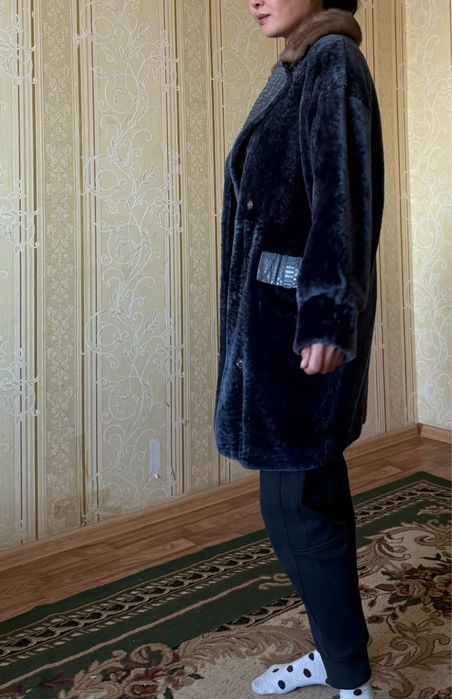 Продам дубленку с встамками питона на воротнике