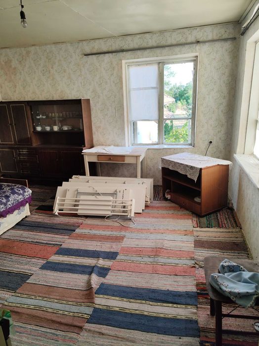 Продава се къща в с.Ветрен