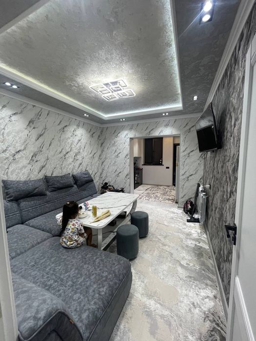 Срочни 3 xona, 1-etaj sotiladi yengi remont. 19- kvartal.