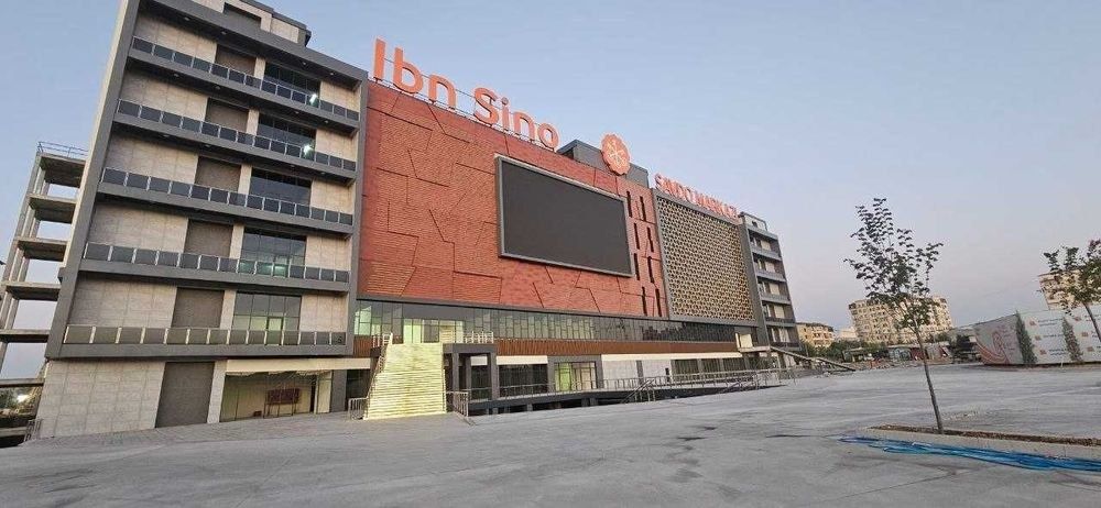 Stroy-mart 2 qavatda do'kon sotiladi