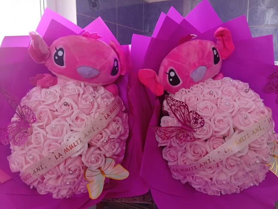 Buchete de flori cu stichi preț 150 lei