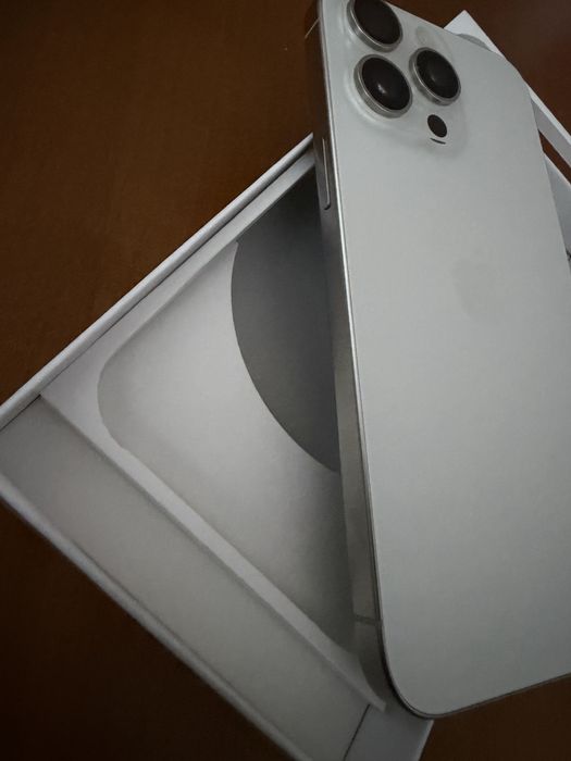 Iphone 15 pro max , 256 gb , White