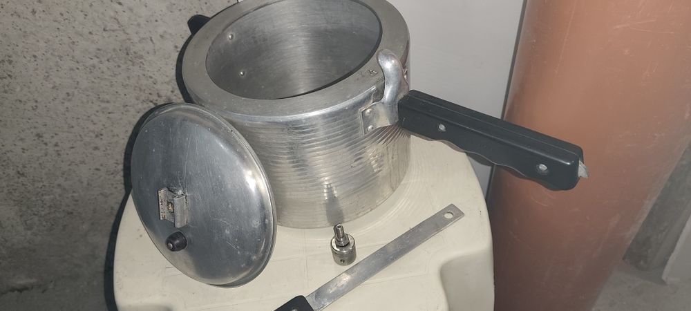 Продавам Тенджера под налягане