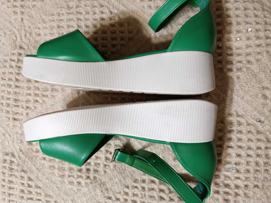 Дамски летни сандали