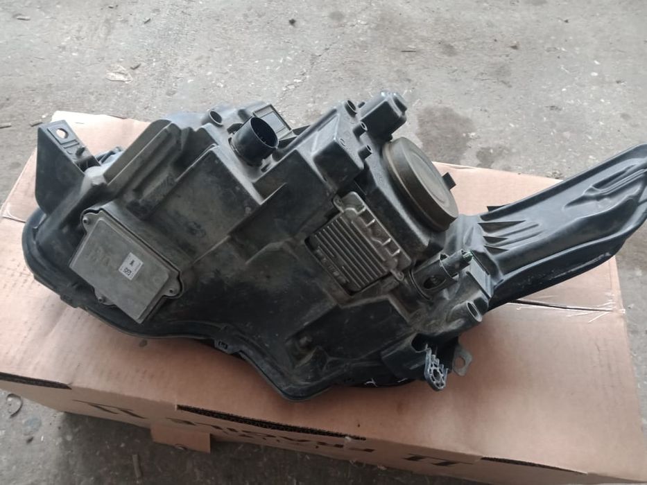 Фара Ренж Ровер 2014