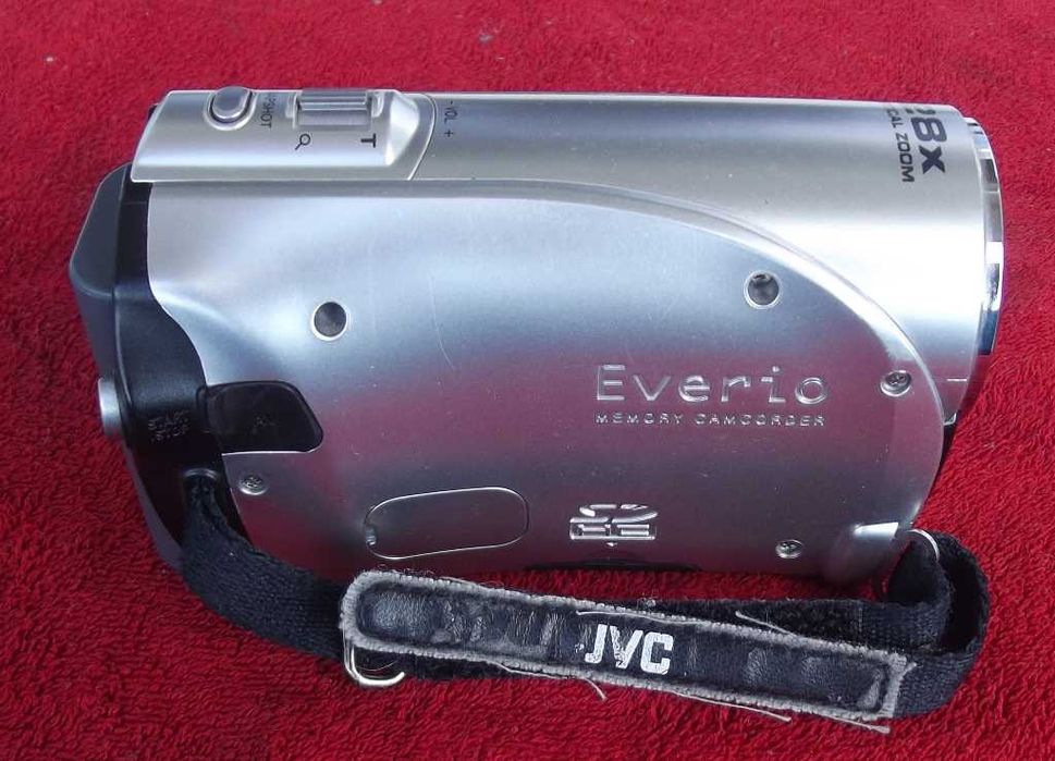 JVC GZ M90E камера