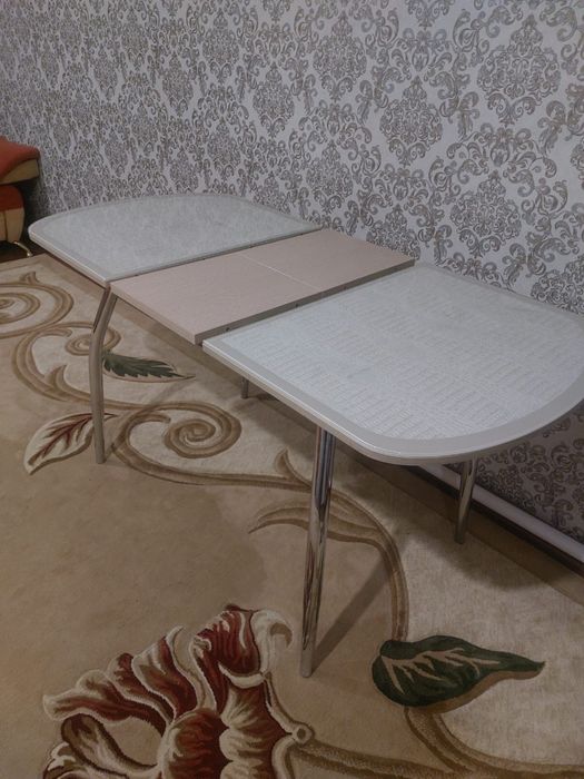 Продам стекляный раздыижной стол, 110/70/140