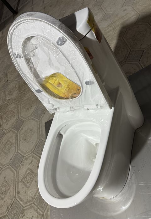 Унитаз новые в комплекте