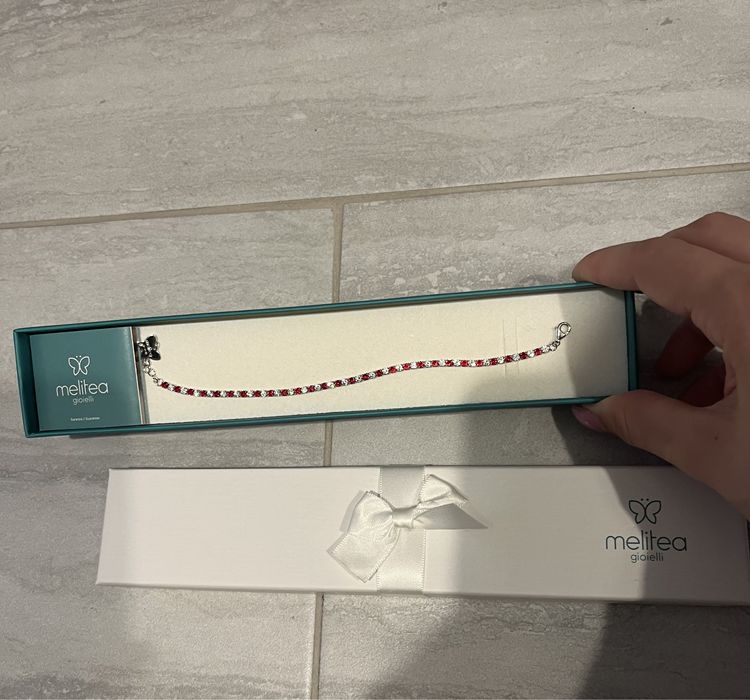 Сребърна гривна тип Swarovski с камъни